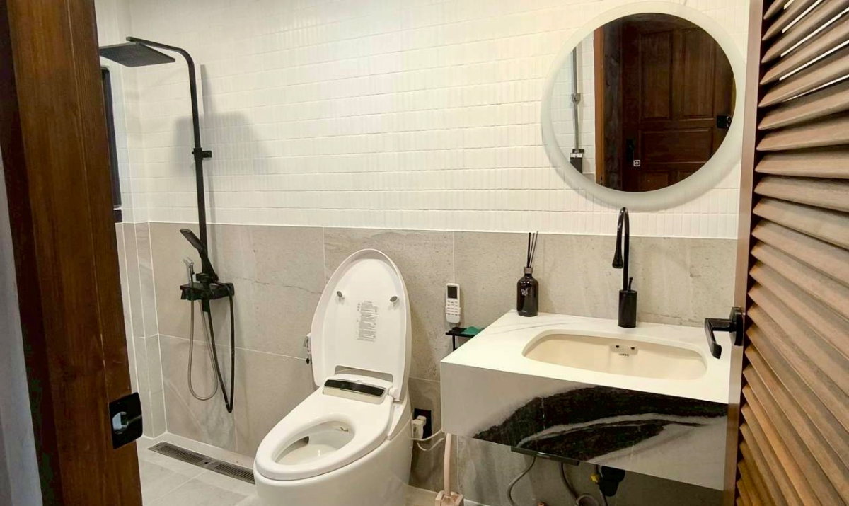 รูป 🏊ขาย Pool Villa อ่อนนุช 17 จอดรถได้เยอะมาก 6 คัน และรอบบ้านอีก 5 คัน จะเป็นออฟฟิตหรืออยู่อาศัยก็เหมาะ - รูปที่ 9/16