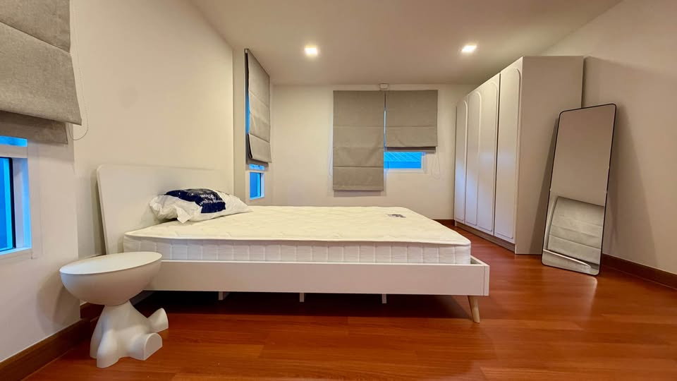 รูป ทาวน์โฮมให้เช่า : ทำเล อ่อนนุช - ศรีนครินทร์ (หลังมุม) เฟอร์ครบ พร้อมอยู่ | 3 ห้องนอน 4 ห้องน้ำ *มีห้องแม่บ้าน+ ห้องน้ำในตัว* - รูปที่ 12/19