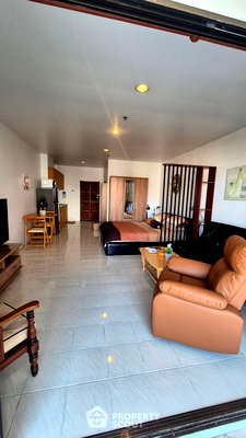 Condos for rent Makro South Pattaya : Studio Condo at View Talay 3 close to Phratamnak (ID 2795474)