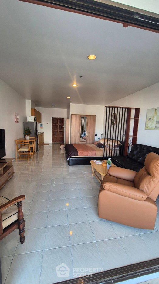 picture Studio Condo at View Talay 3 close to Phratamnak (ID 2795474) - 1/10