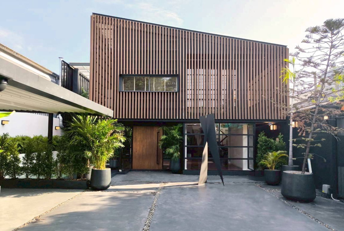 รูป 🏊ขาย Pool Villa อ่อนนุช 17 จอดรถได้เยอะมาก 6 คัน และรอบบ้านอีก 5 คัน จะเป็นออฟฟิตหรืออยู่อาศัยก็เหมาะ - รูปที่ 2/16