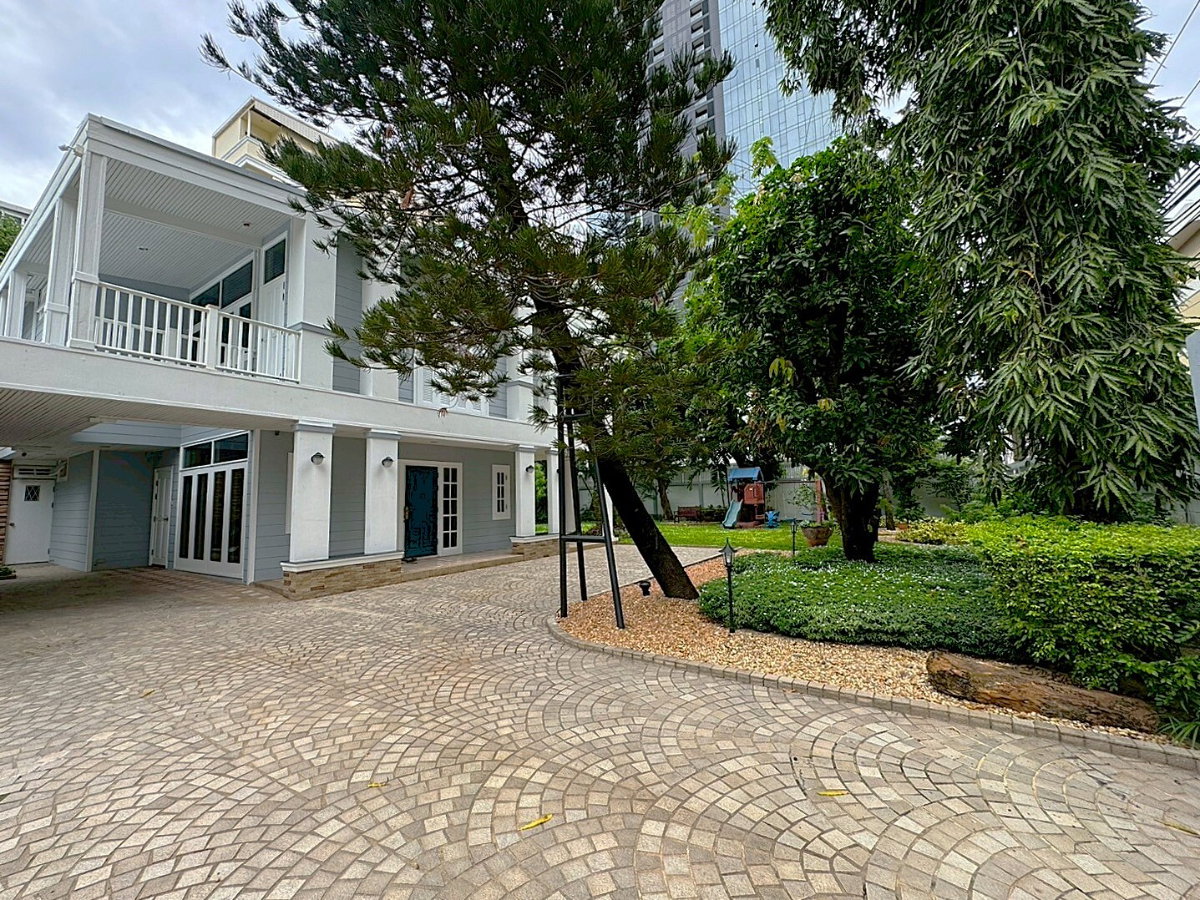 รูป บ้านเดี่ยวสไตล์โคโลเนียล พร้อมสวนขนาดใหญ่ใจกลางเมือง ให้เช่า ใกล้ BTS อนุสาวรีย์ ** NO CO-AGENT ** - รูปที่ 15/23