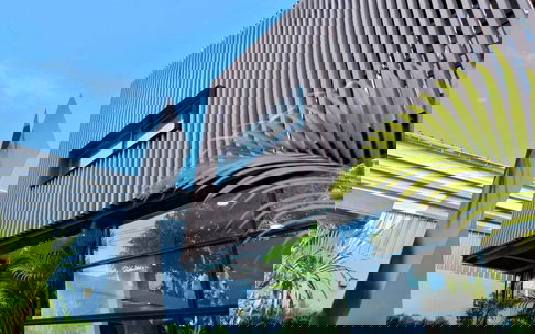 ðPool villa in Sukhumvit 77, Suitable for office or residential use, 6 car parks, plus 5 more around the house.