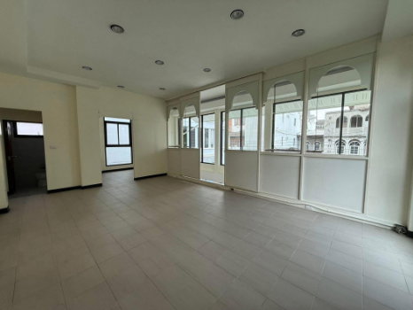 รูป ให้ เช่าอาคาร-บ้านเดี่ยว 2 ชั้น ทำเลทองย่านเอกมัย (Ekkamai) เหมาะสำหรับ Commercial Shop, คลินิก, สปา, คาเฟ่ หรือออฟฟิศ พร้อมที่จอดรถ - รูปที่ 7/12