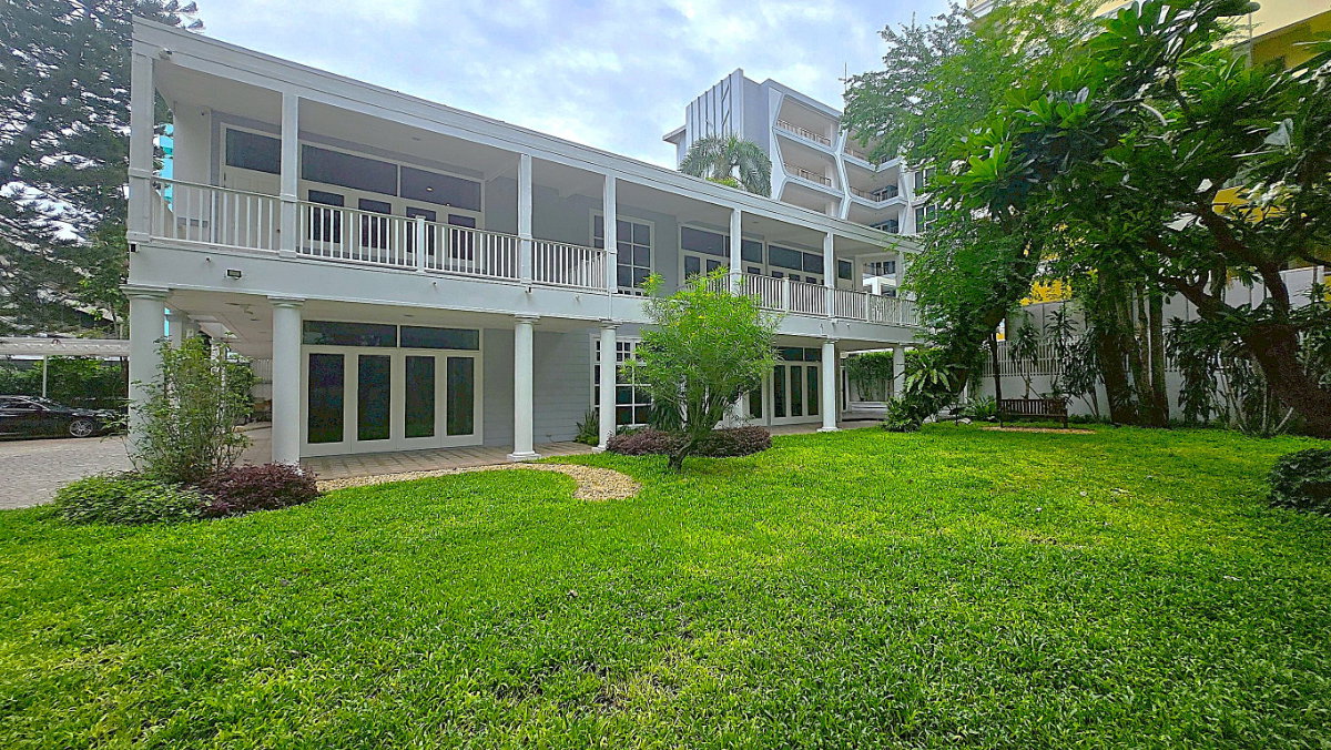 รูป บ้านเดี่ยวสไตล์โคโลเนียล พร้อมสวนขนาดใหญ่ใจกลางเมือง ให้เช่า ใกล้ BTS อนุสาวรีย์ ** NO CO-AGENT ** - รูปที่ 3/23