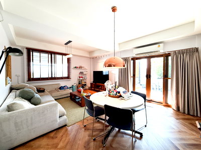Condos for sale : for sale vibhavadi view Condo 139 sqm price 5.5 m.