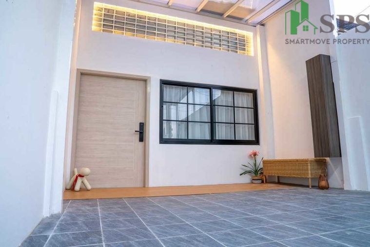 ให้เช่า ทาวน์โฮมรีโนเวทใหม่ เลี้ยงสัตว์ได้ ใกล้ BTS สถานีพระโขนง (SPSSR164)