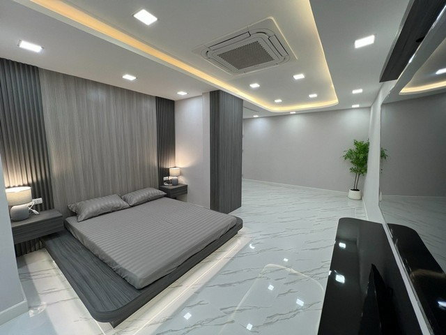 รูป HR3380ปล่อยเช่าบ้าน หลังมุม รีโนเวทใหม่ทั้งหลัง รัชดา 18 (ใกล้ MRT ห้วยขวาง) พื้นที่ใช้สอยสุดคุ้มกว่า 300 ตรม. แต่งครบพร้อมอยู่ - รูปที่ 32/43