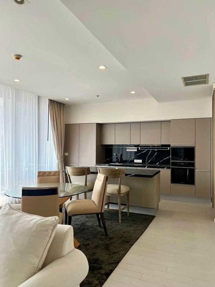รูป High-End Duplex Condo for Rent | Phloen Chit | Exclusive Space in Prime Location | Near BTS Phloen Chit | 220,000 THB/Month | คอนโดดูเพล็กซ์ เพลินจิต พื้นที่กว้าง หรูพิเศษ ทำเลพรีเมียม ใกล้ BTS – LTH14910 - รูปที่ 3/5
