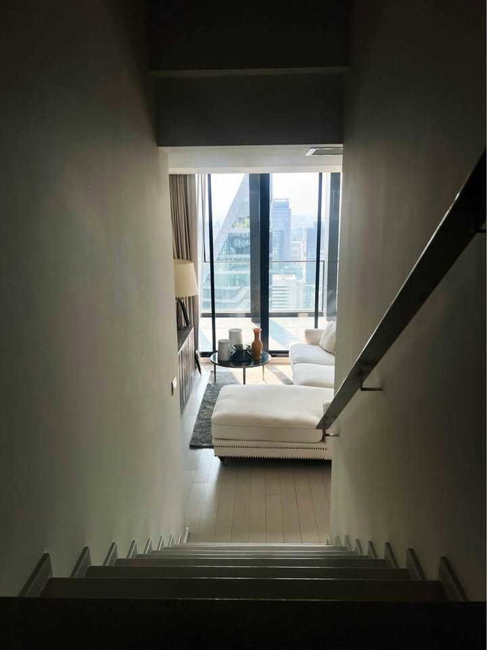 รูป High-End Duplex Condo for Rent | Phloen Chit | Exclusive Space in Prime Location | Near BTS Phloen Chit | 220,000 THB/Month | คอนโดดูเพล็กซ์ เพลินจิต พื้นที่กว้าง หรูพิเศษ ทำเลพรีเมียม ใกล้ BTS – LTH14910 - รูปที่ 1/5
