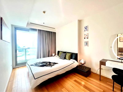 Condos for sale : SL090/For sale The River Condominium, large room size 69 sq m, view of the Chao Phraya River and ICONSIAM.