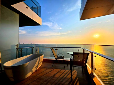 คอนโดให้เช่า : ให้เช่า: อารมณ์ วงศ์อมาตย์ 1ห้องนอน 1ห้องน้ำ+อ่างที่ระเบียง ชั้น 44 วิวทะเล เฟอร์นิเจอร์ครบ