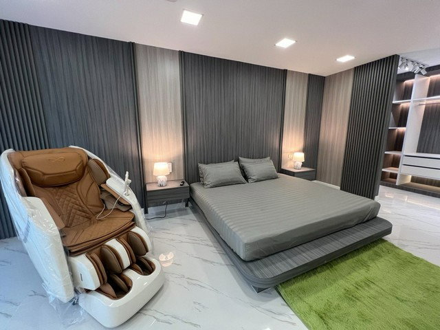 รูป HR3380ปล่อยเช่าบ้าน หลังมุม รีโนเวทใหม่ทั้งหลัง รัชดา 18 (ใกล้ MRT ห้วยขวาง) พื้นที่ใช้สอยสุดคุ้มกว่า 300 ตรม. แต่งครบพร้อมอยู่ - รูปที่ 40/43