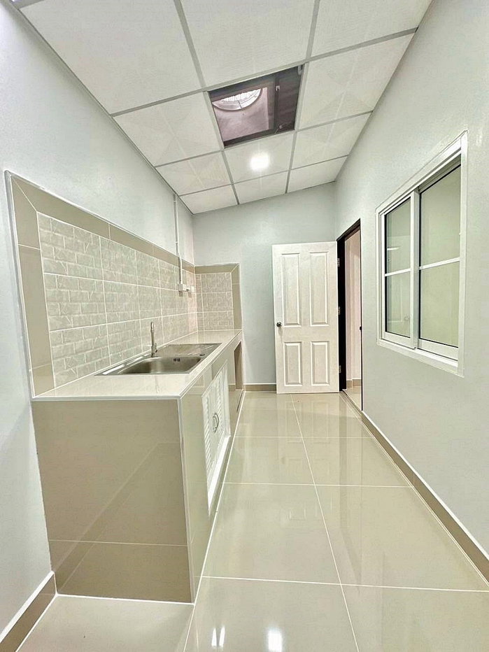 รูป บ้านสวย อยู่ถนนเมน ฟรี แอร์ 2 ตัว หมู่บ้านมนวดี พาร์ค ติดถนนวัดลาดปลาดุก บางบัวทอง - รูปที่ 8/16