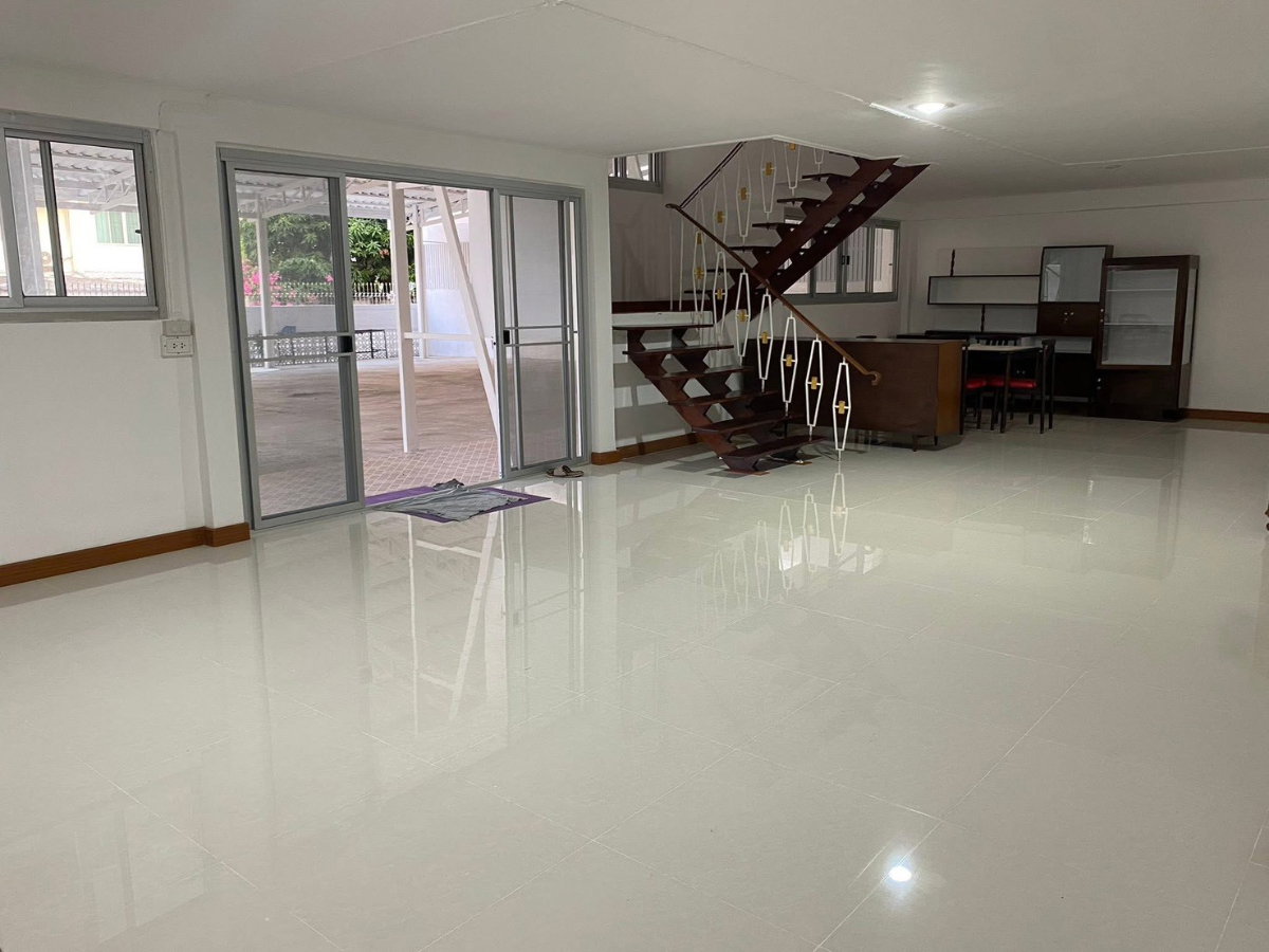 รูป 🏡✨ บ้านไม้ 2 ชั้น รีโนเวทใหม่ ทำเลลาดพร้าว 29 2 ห้องนอน 3 ห้องน้ำเฟอร์นิเจอร์ครบ ใกล้ MRT เพียง 200 เมตร! ✨ - รูปที่ 3/11
