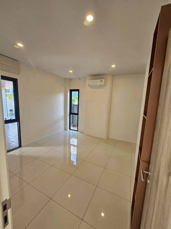 รูป  ขายบ้านพูลวิลล่า หมู่บ้านเวิลด์คลับแลนด์  พื้นที่  292 ตร.ม.  3 ห้องนอน |  4 ห้องน้ำ - รูปที่ 12/17
