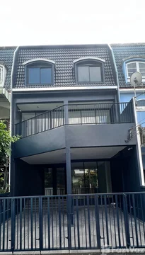 3 Bedroom Townhouse for sale in Phra Khanong Nuea, Bangkok  1686724