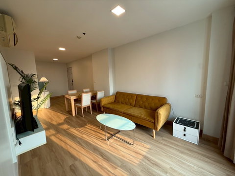 Available for rent!Life Ratchada-Huaikhwang, A Cozy 2 Bedroom with 65sqm. The Best offered price 25K only.