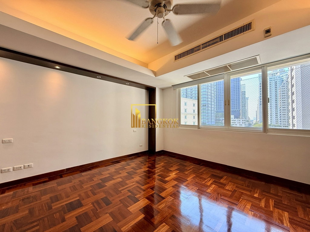picture Grand Ville House 1 | Spacious 3 Bed Condo in Phrom Phong - BR60907CD - 12/34