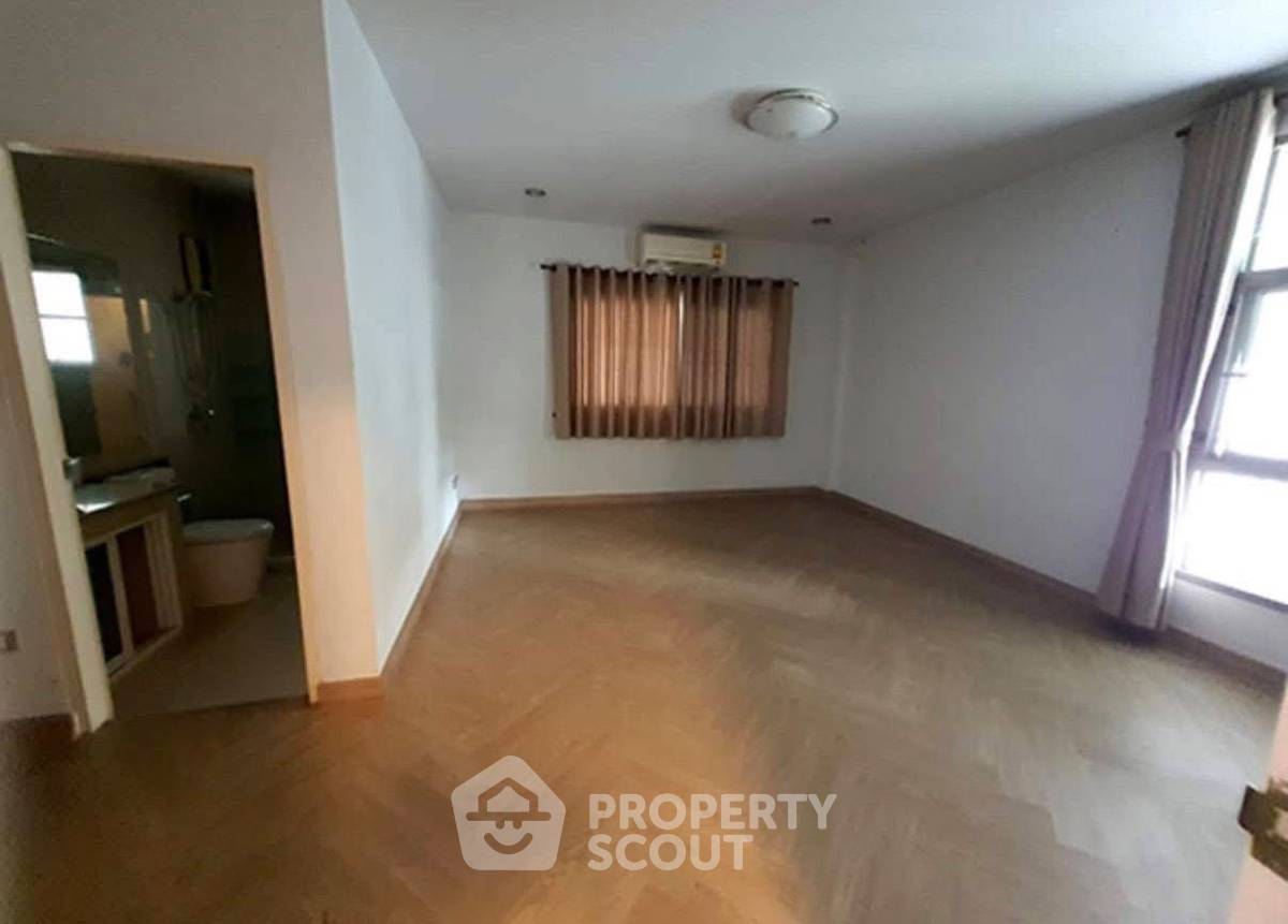 picture 3-BR Condo at Modern Town near BTS Thong Lor (ID 2796226) - 5/15
