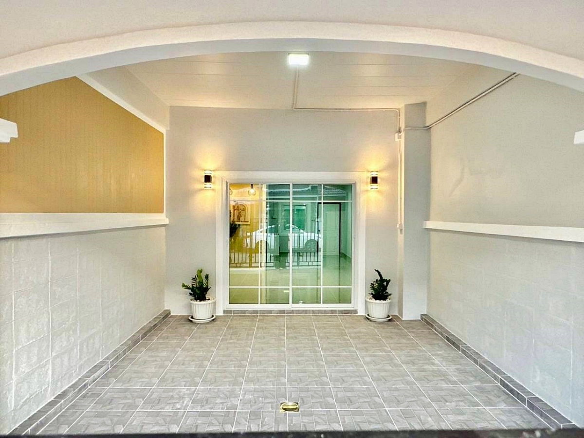 รูป บ้านสวย อยู่ถนนเมน ฟรี แอร์ 2 ตัว หมู่บ้านมนวดี พาร์ค ติดถนนวัดลาดปลาดุก บางบัวทอง - รูปที่ 3/16