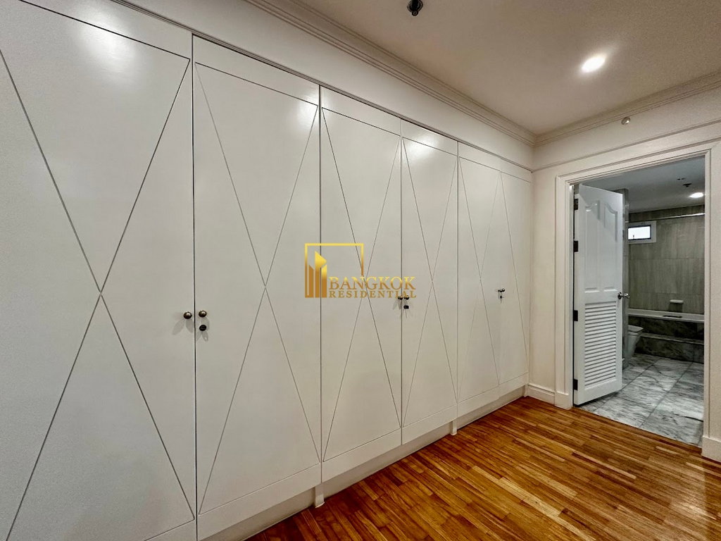 รูป Beautifully Renovated 4 Bedroom Apartment in Sukhumvit 20 - BR21151AP - รูปที่ 21/58