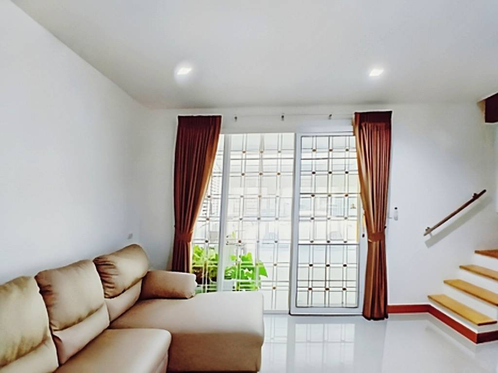 รูป ให้เช่า /Vาย  บ้านโกลเด้นทาวน์  บางนา - สวนหลวง  Townhome  สวย สไตล์อังกฤษ Renovate เสร็จใหม่ ๆ โซนคลับเฮ้าส์  - รูปที่ 8/30