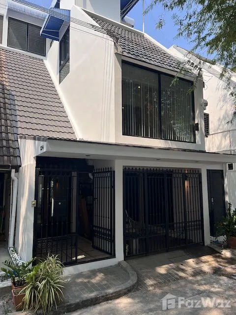 รูป ทาวน์เฮ้าส์ให้เช่า 4 ห้องนอน ใน คลองตันเหนือ, กรุงเทพมหานคร 5863915 - รูปที่ 1/39