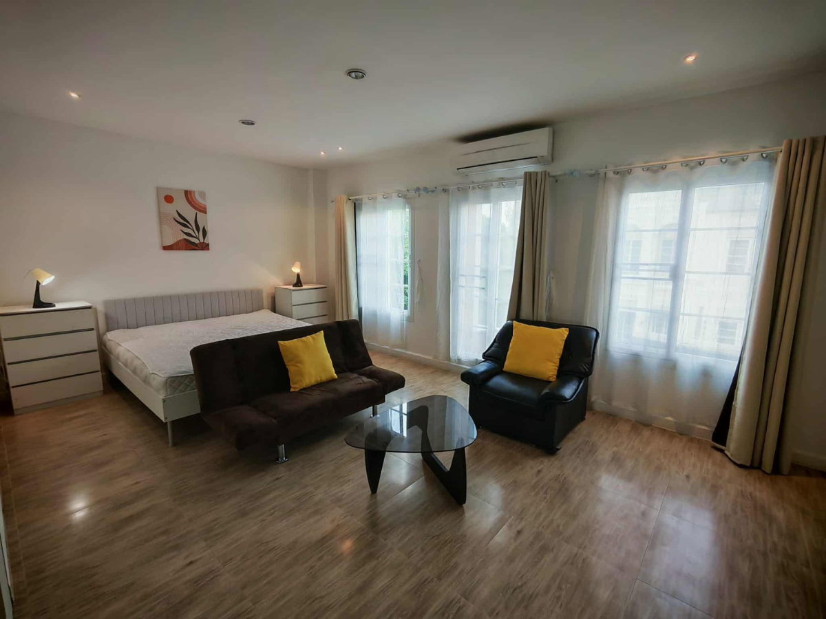 รูป 🏡✨ ทาวน์โฮมรีโนเวทใหม่ The Urban Sathorn 4 ห้องนอน 5 ห้องน้ำ สไตล์ Urban Luxury ใกล้ BTS บางหว้า เพียง 4 นาที! เลี้ยงสัตว์ได้ 🐶🐱 - รูปที่ 9/14