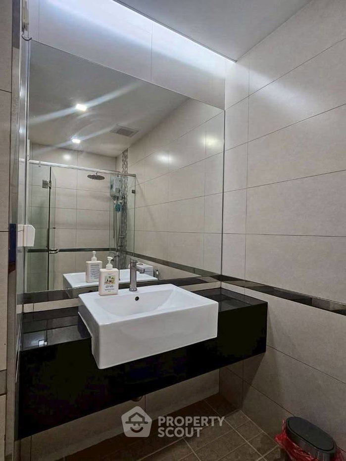 picture Studio Condo at Siam Oriental Plaza close to Phratamnak (ID 2796434) - 9/17