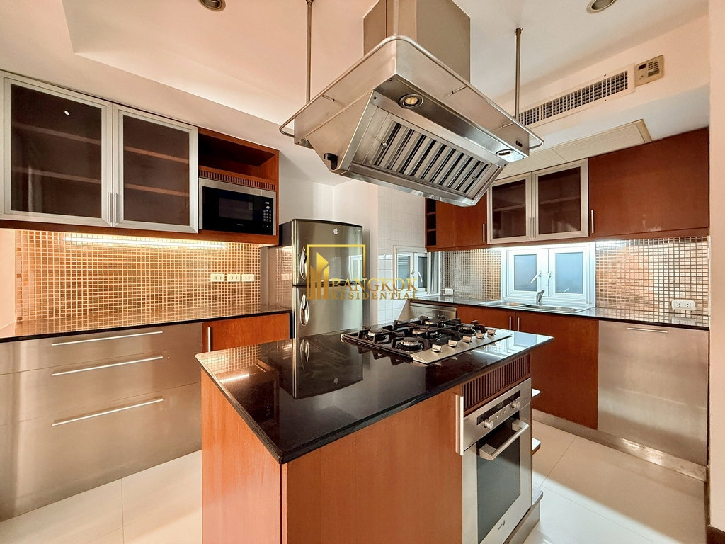 picture Grand Ville House 1 | Spacious 3 Bed Condo in Phrom Phong - BR60907CD - 9/34