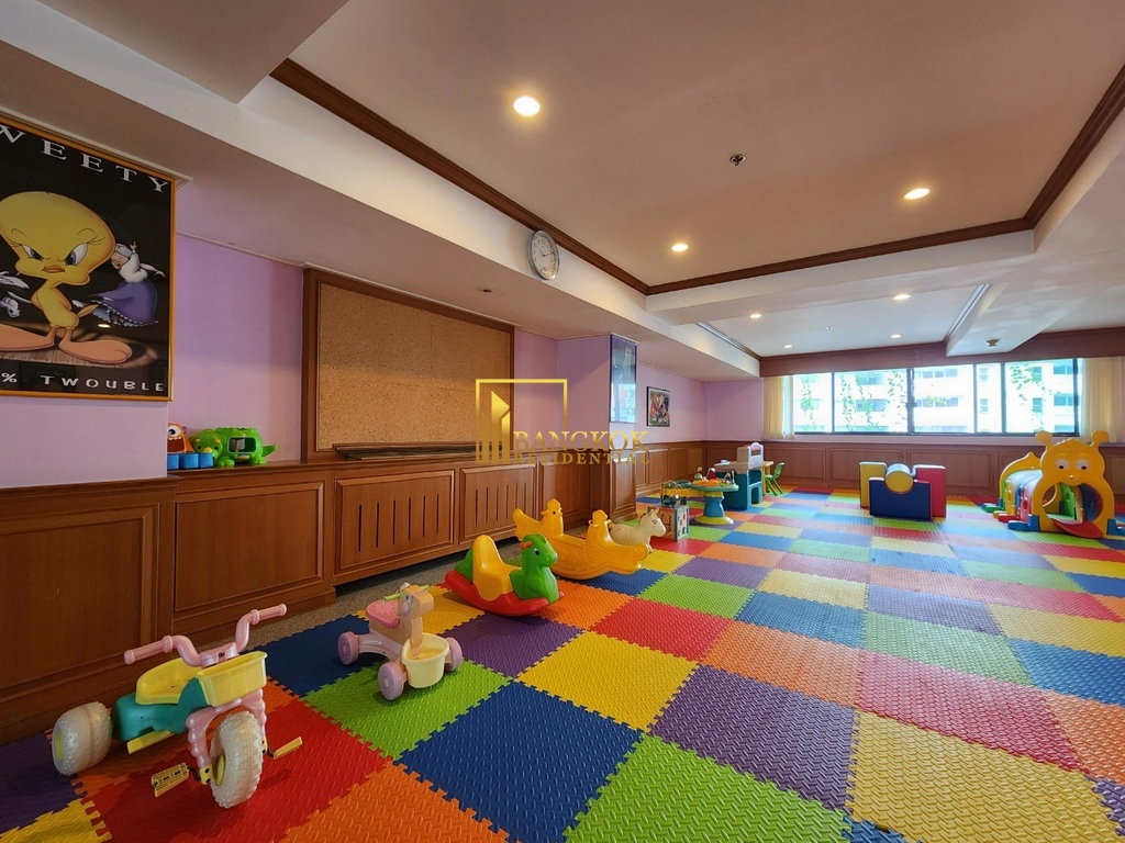 รูป Beautifully Renovated 4 Bedroom Apartment in Sukhumvit 20 - BR21151AP - รูปที่ 54/58