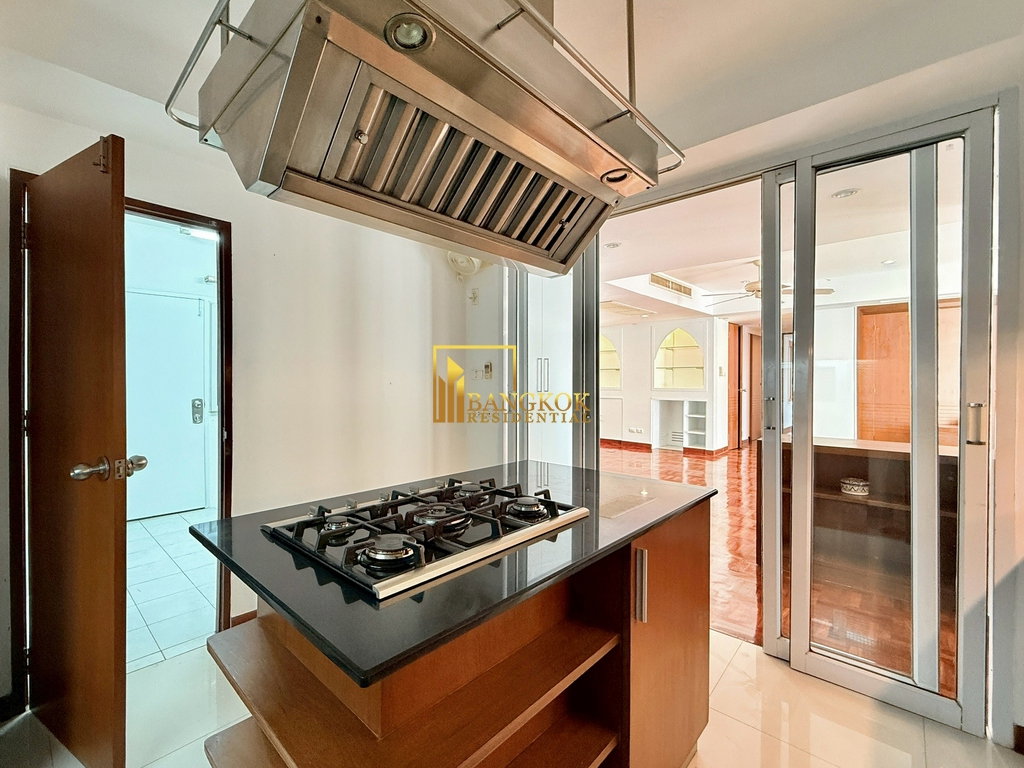picture Grand Ville House 1 | Spacious 3 Bed Condo in Phrom Phong - BR60907CD - 10/34