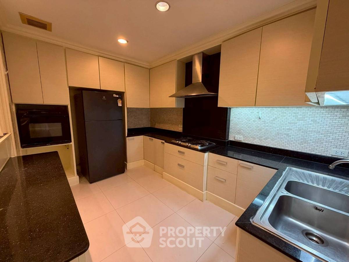 picture 3-BR Condo at Premier Condominium near BTS Phrom Phong (ID 2711868) - 7/19