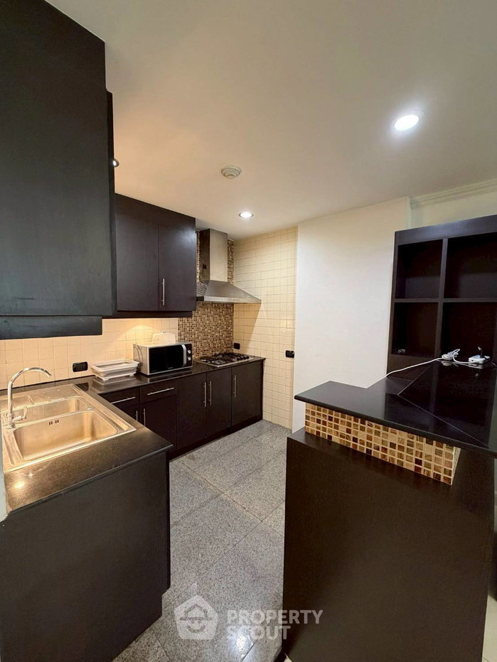 picture 2-BR Condo at Premier Condominium near BTS Phrom Phong (ID 2711869) - 4/12