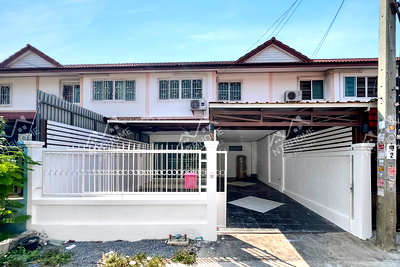 ทาวน์โฮม โลตัส นอร์ธ ราชพฤกษ์ : นารีนคร 12 บางบัวทอง ต่อเติมครบพร้อมอยู่ เข้าซอยไม่ลึก ใกล้แยกบางพลู