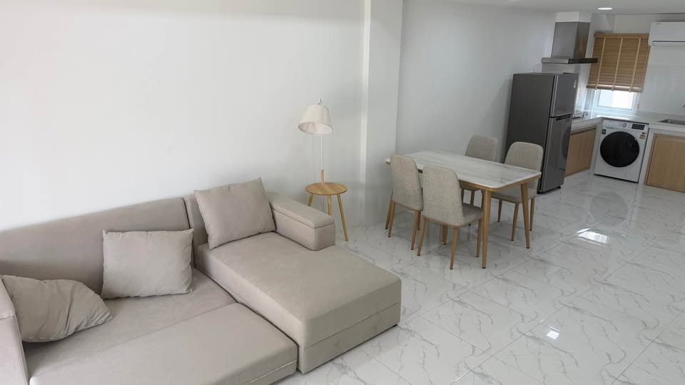 รูป ทาวน์โฮมให้เช่า : ทำเล อ่อนนุช - ศรีนครินทร์ เฟอร์ครบ พร้อมอยู่ | 3 ห้องนอน 4 ห้องน้ำ *มีห้องแม่บ้าน+ ห้องน้ำในตัว* - รูปที่ 2/17