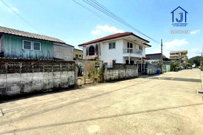 ที่ดิน วิทยาลัยเทคนิคดอนเมือง : ขายที่ดินพร้อมสิ่งปลูกสร้าง 35 ตารางวา หมู่บ้านปิ่นเจริญ 2 ซอยสรณคมน์ 35 ถนนสรงประภา ใก้ลสนามบินดอนเมือง รถไฟฟ้าสายสีแดง