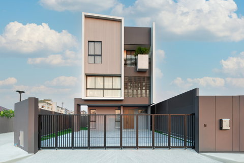 🌿 **VS0031 3-story detached house, Ladprao 101 area, only 850 m from MRT.**