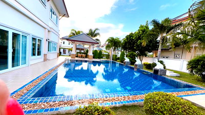 Houses for rent Khao Chi Chan : 4-BR Villa at Baan Dusit Pattaya Hill close to Pattaya (ID 2786515)