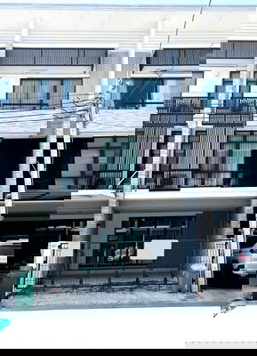 Townhouses for rent : 3-story townhome for rent, PLEX Bangna project, Bangna km 5