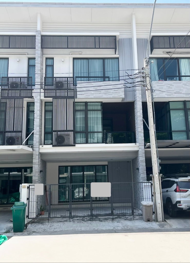 ทาวน์โฮมให้เช่า : ให้เช่า ทาวน์โฮม 3 ชั้น PLEX บางนา ติดถนนบางนา-ตราด กม 5