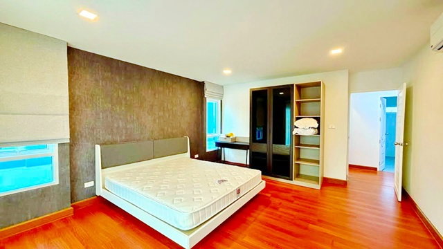 รูป ซีคอนสแควร์ ศรีนครินทร์ ถ.อ่อนนุช50-54 ใกล้ MRT ศรีนครินทร์38 1.2กม. ทาวน์โฮม 3 ชั้น 3นอน 4 น้ำ สไตล์โมเดิร์น แต่งครบ 27ตร.ว. 320ตร.ม - รูปที่ 6/8