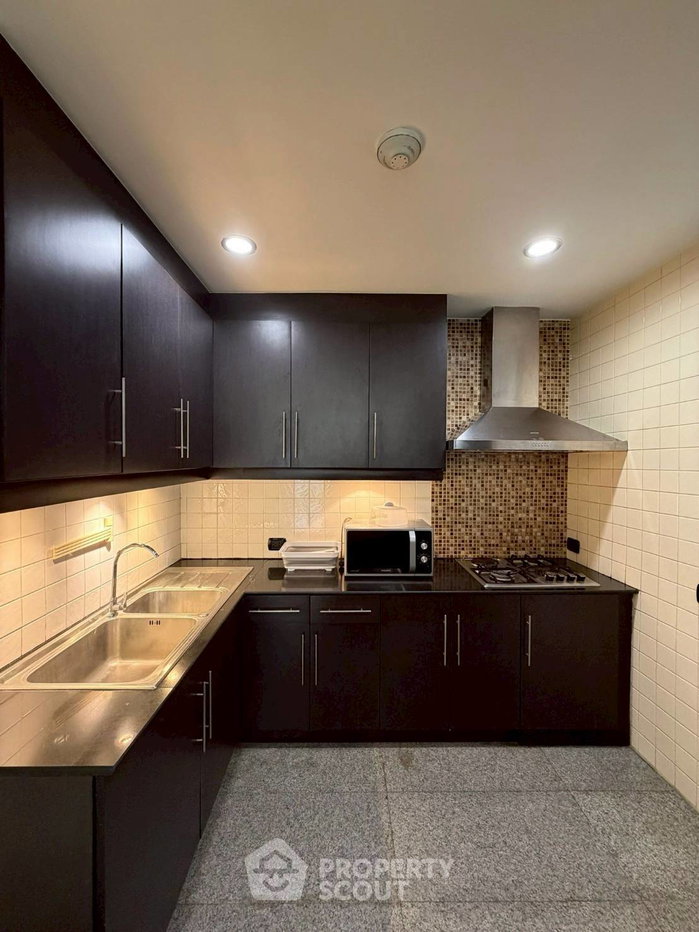 picture 2-BR Condo at Premier Condominium near BTS Phrom Phong (ID 2711869) - 5/12