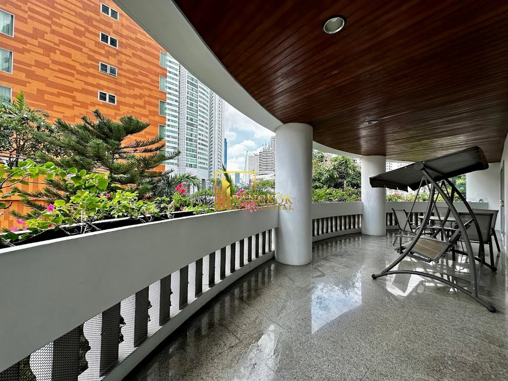 รูป Beautifully Renovated 4 Bedroom Apartment in Sukhumvit 20 - BR21151AP - รูปที่ 34/58