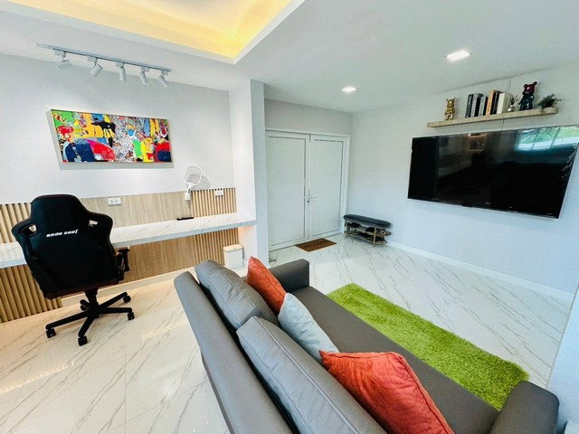 รูป HR3380ปล่อยเช่าบ้าน หลังมุม รีโนเวทใหม่ทั้งหลัง รัชดา 18 (ใกล้ MRT ห้วยขวาง) พื้นที่ใช้สอยสุดคุ้มกว่า 300 ตรม. แต่งครบพร้อมอยู่ - รูปที่ 41/43