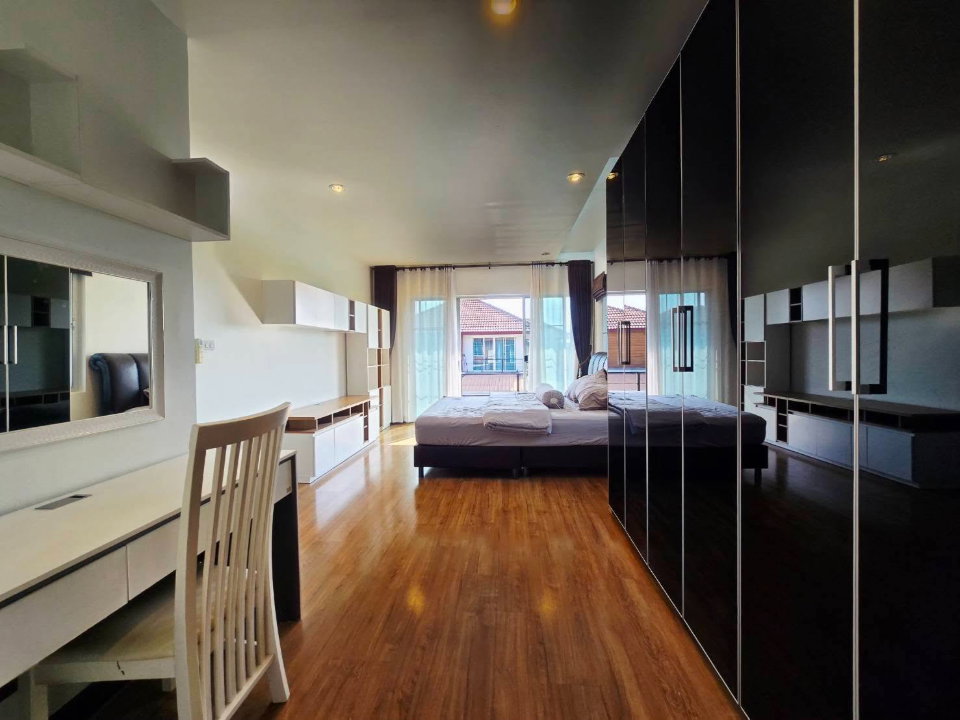 รูป ให้เช่า บ้านเดี่ยวในโครงการหมู่บ้านซีรีนพาร์ค - ถนนสันกำแพงสายใหม่ เฟอร์ครบ ใกล้ตลาดสด กาดศรีอรุณ และตลาดเจริญเจริญ-RW007850 - รูปที่ 9/23