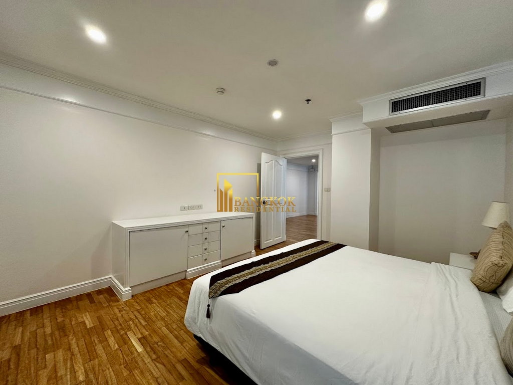 รูป Beautifully Renovated 4 Bedroom Apartment in Sukhumvit 20 - BR21151AP - รูปที่ 26/58