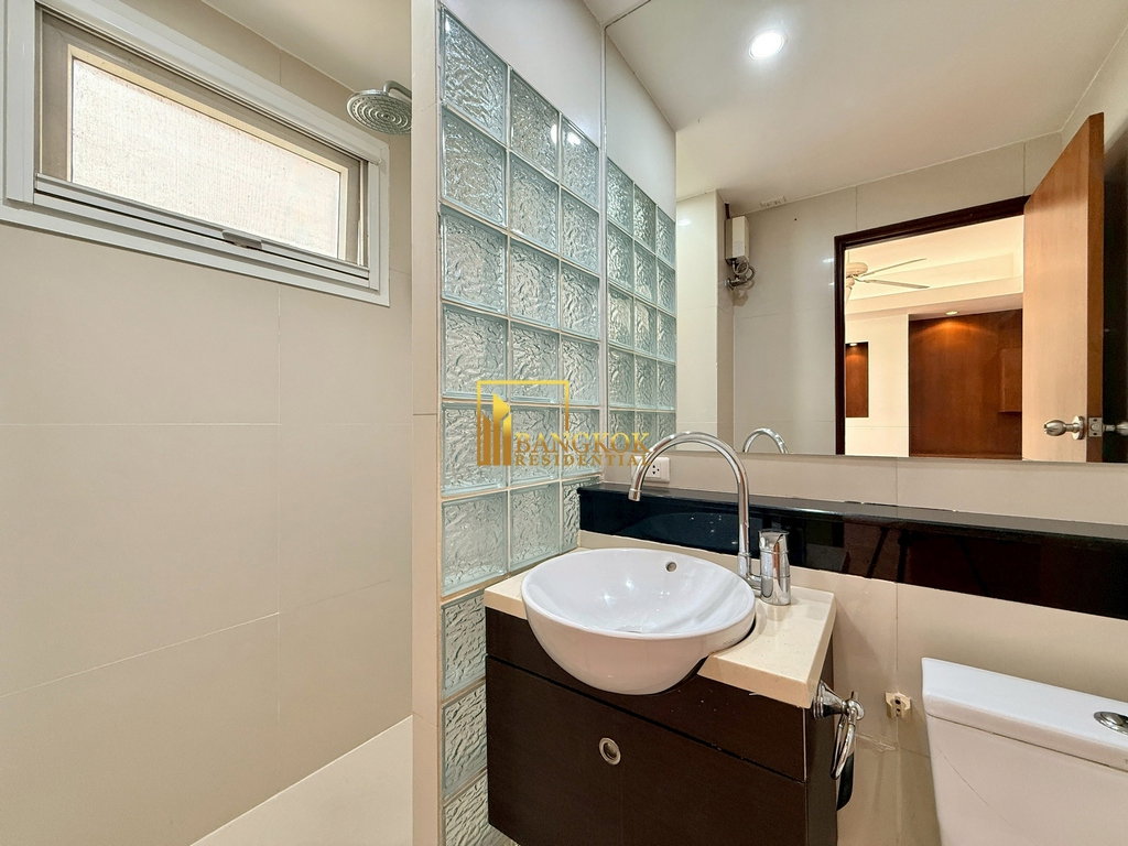 picture Grand Ville House 1 | Spacious 3 Bed Condo in Phrom Phong - BR60907CD - 25/34