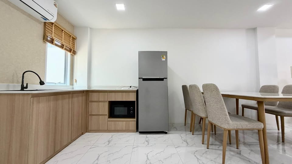 รูป ทาวน์โฮมให้เช่า : ทำเล อ่อนนุช - ศรีนครินทร์ เฟอร์ครบ พร้อมอยู่ | 3 ห้องนอน 4 ห้องน้ำ *มีห้องแม่บ้าน+ ห้องน้ำในตัว* - รูปที่ 3/12